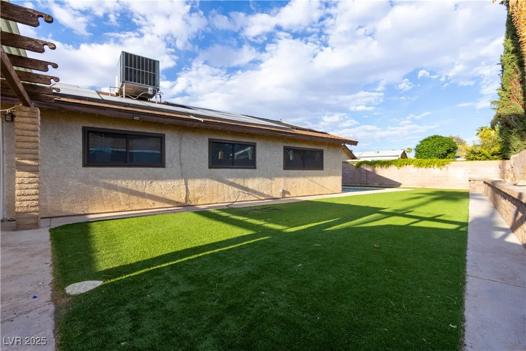 5881 Arandas, Las Vegas, NV 89103