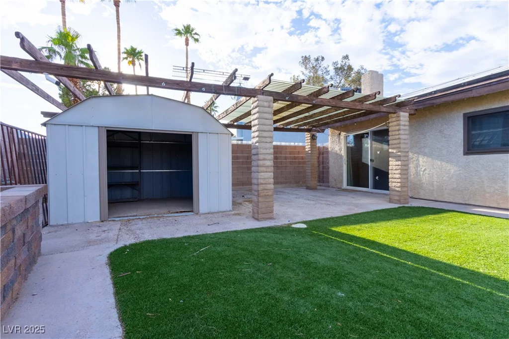 5881 Arandas, Las Vegas, NV 89103