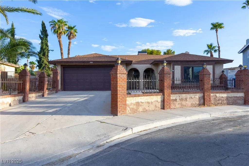 5881 Arandas, Las Vegas, NV 89103
