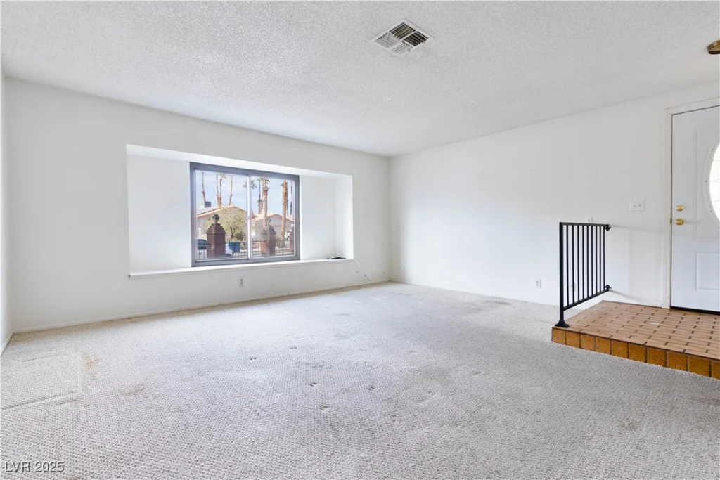 5881 Arandas, Las Vegas, NV 89103
