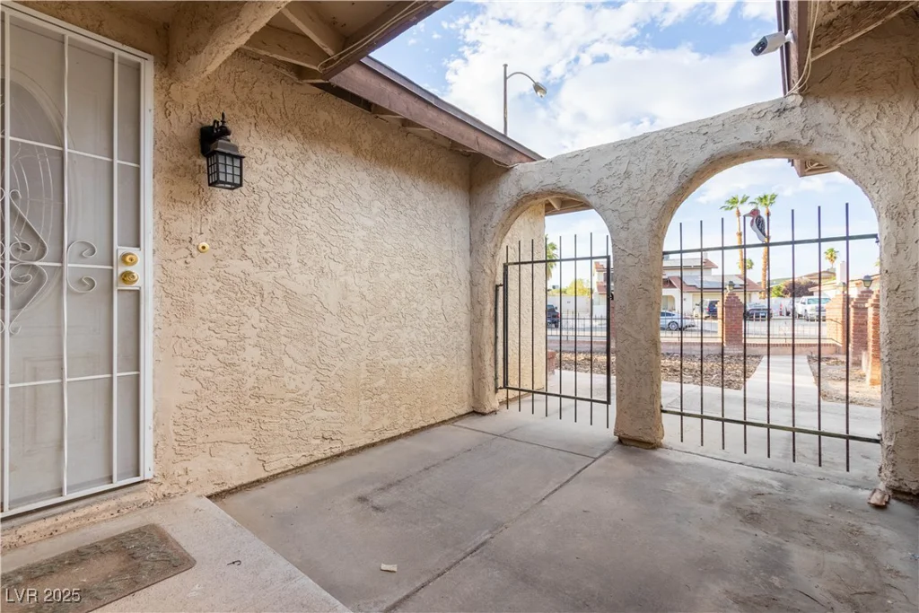 5881 Arandas, Las Vegas, NV 89103