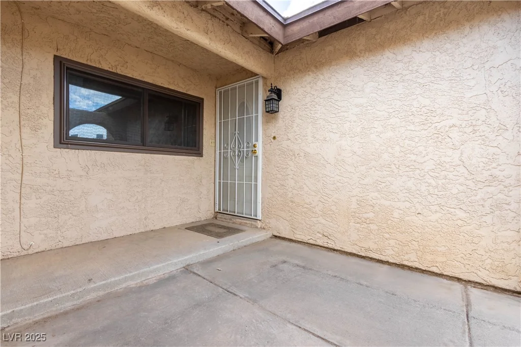 5881 Arandas, Las Vegas, NV 89103
