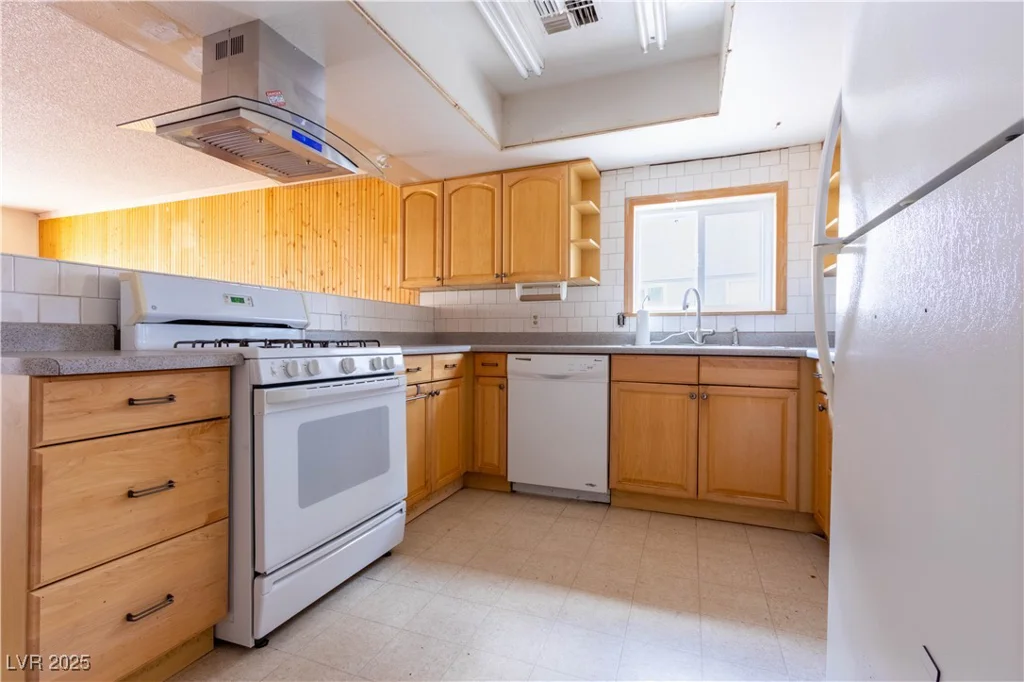 5881 Arandas, Las Vegas, NV 89103