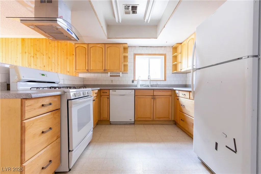 5881 Arandas, Las Vegas, NV 89103