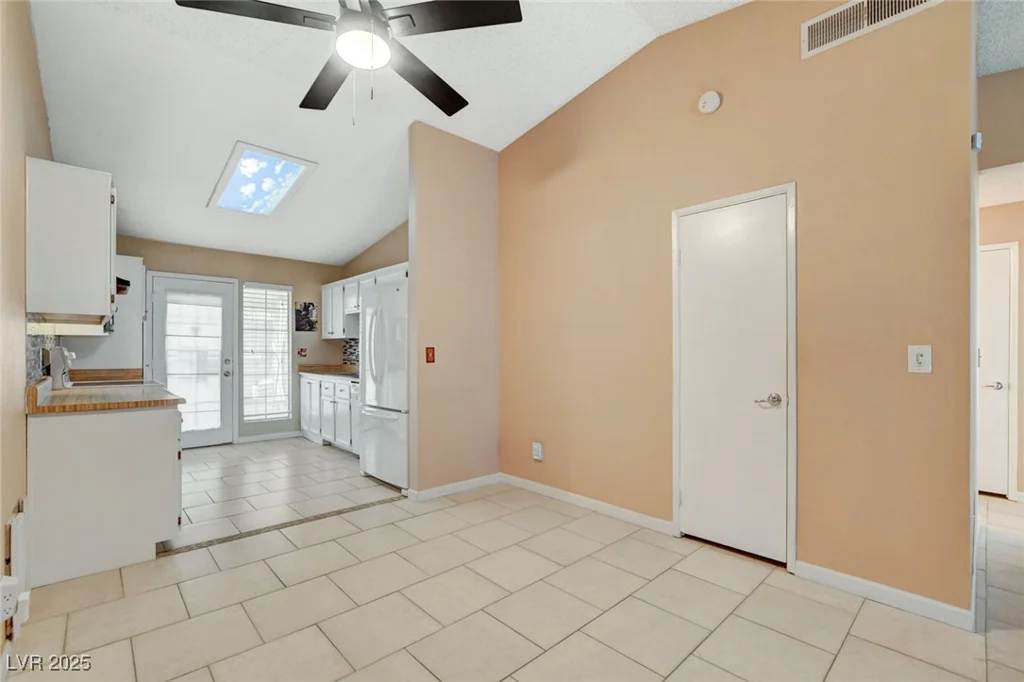 621 Jonathan Glen, Las Vegas, NV 89145