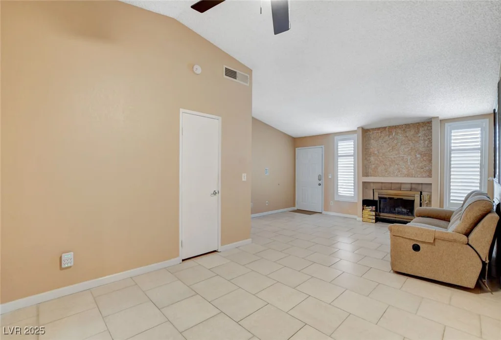 621 Jonathan Glen, Las Vegas, NV 89145