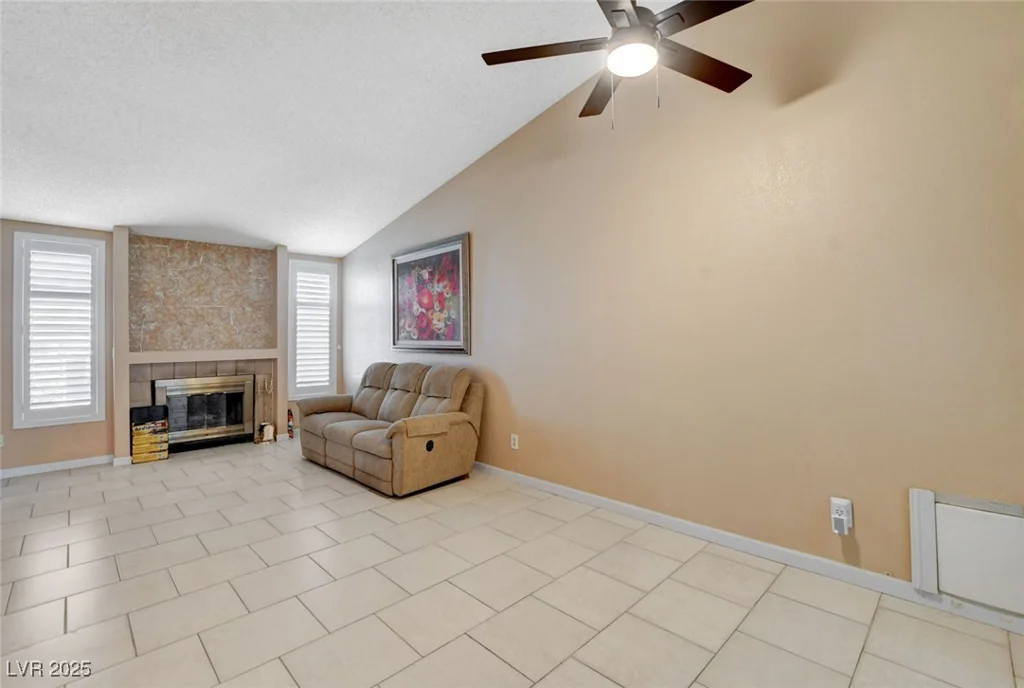 621 Jonathan Glen, Las Vegas, NV 89145