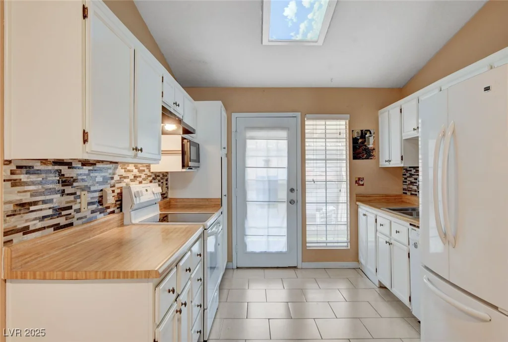 621 Jonathan Glen, Las Vegas, NV 89145