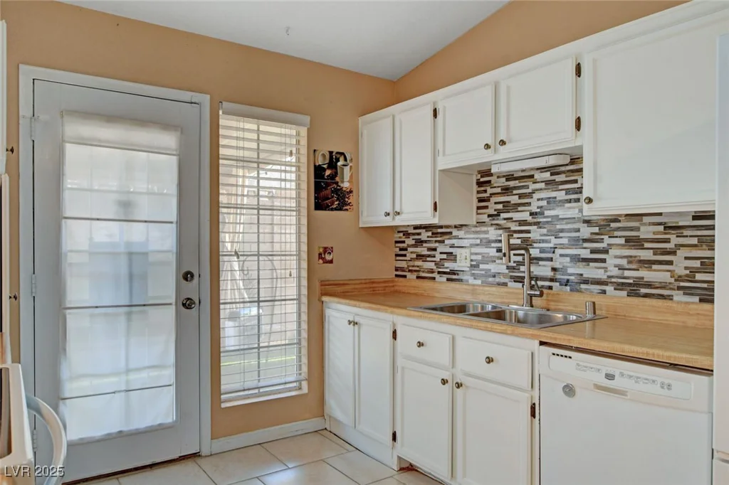 621 Jonathan Glen, Las Vegas, NV 89145