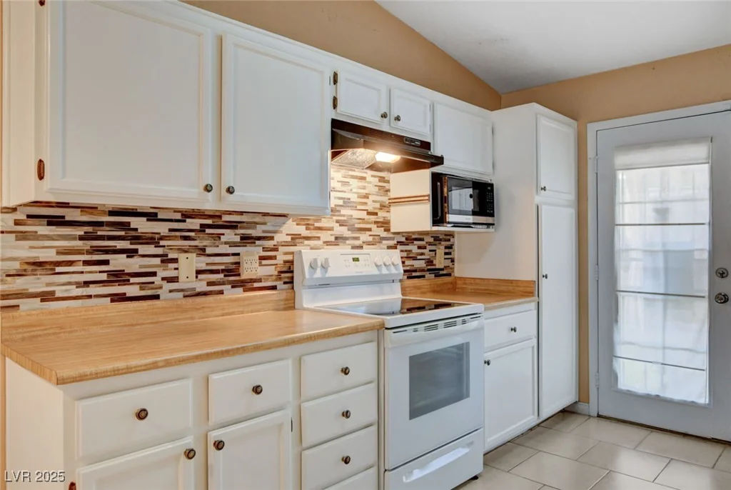 621 Jonathan Glen, Las Vegas, NV 89145