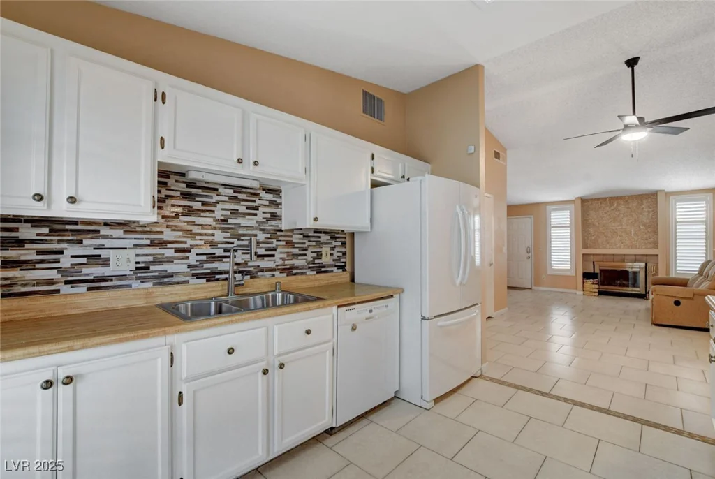 621 Jonathan Glen, Las Vegas, NV 89145