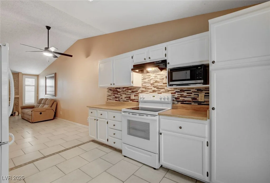 621 Jonathan Glen, Las Vegas, NV 89145