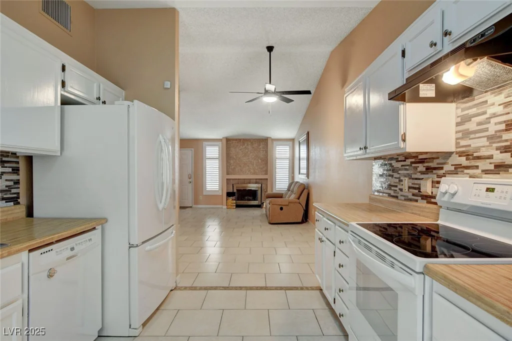 621 Jonathan Glen, Las Vegas, NV 89145