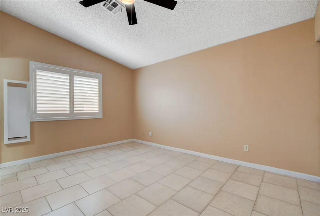 621 Jonathan Glen, Las Vegas, NV 89145