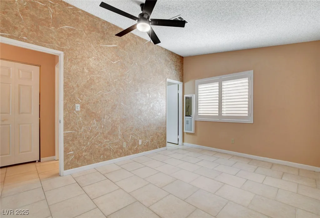 621 Jonathan Glen, Las Vegas, NV 89145