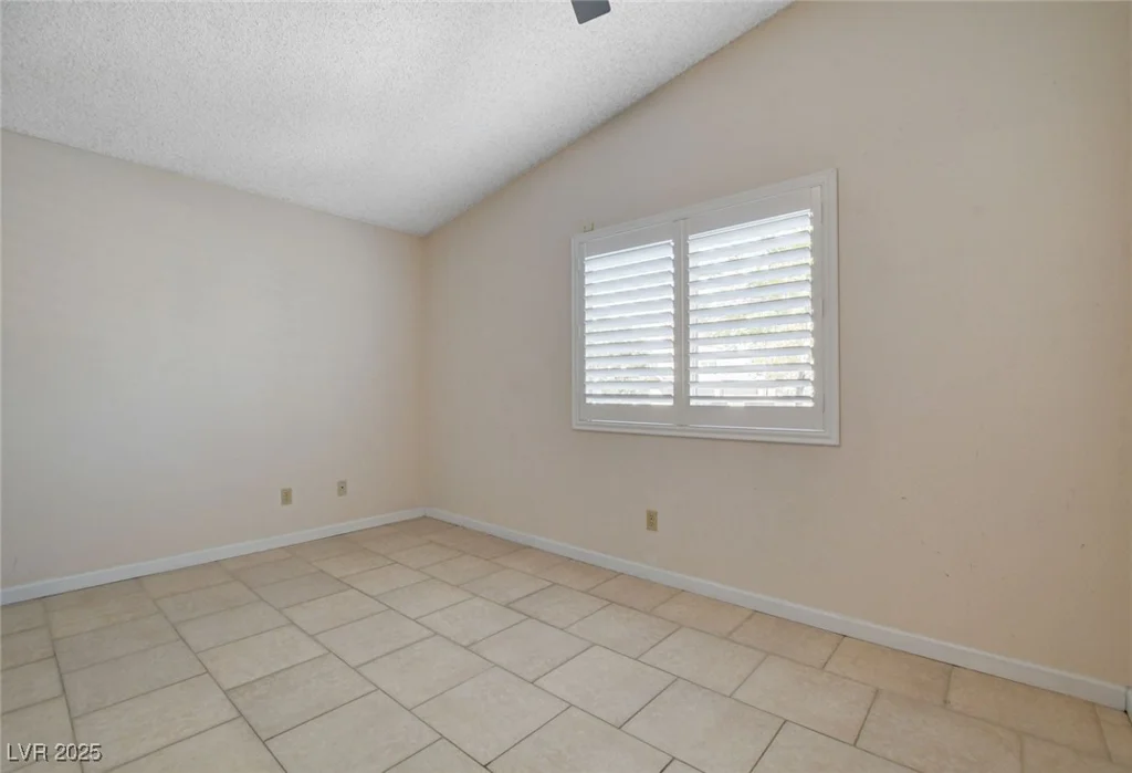 621 Jonathan Glen, Las Vegas, NV 89145