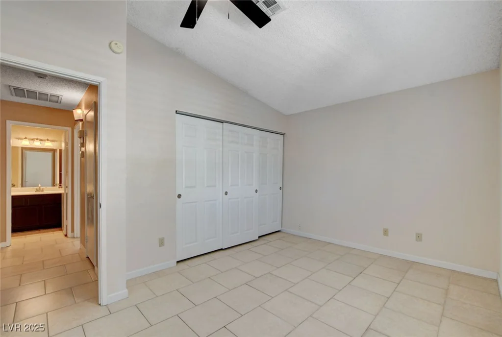 621 Jonathan Glen, Las Vegas, NV 89145