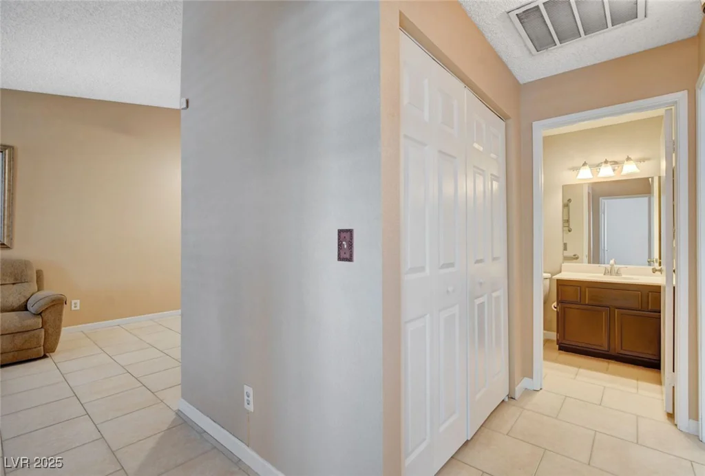 621 Jonathan Glen, Las Vegas, NV 89145