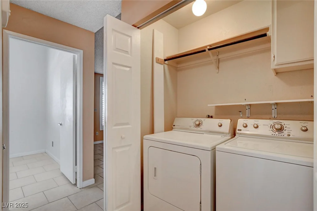 621 Jonathan Glen, Las Vegas, NV 89145