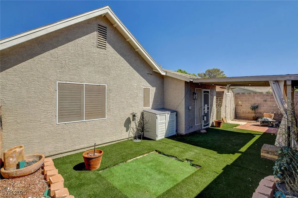 621 Jonathan Glen, Las Vegas, NV 89145