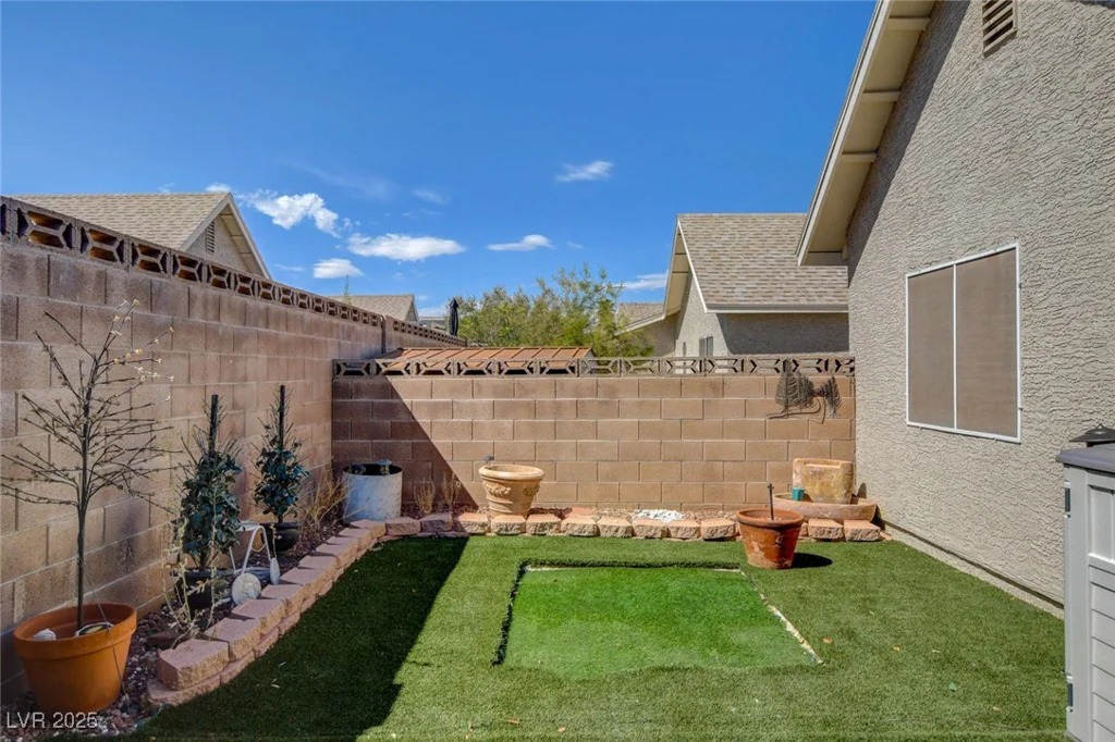 621 Jonathan Glen, Las Vegas, NV 89145