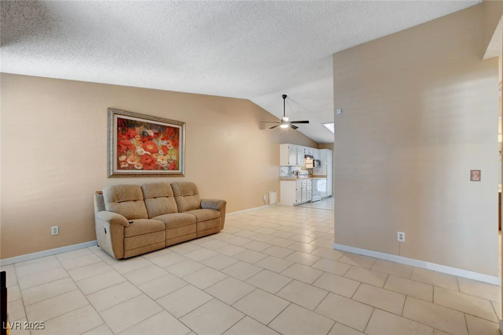 621 Jonathan Glen, Las Vegas, NV 89145