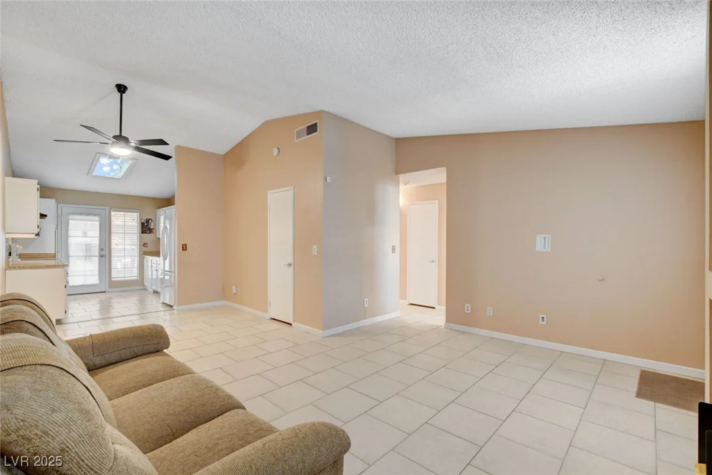 621 Jonathan Glen, Las Vegas, NV 89145