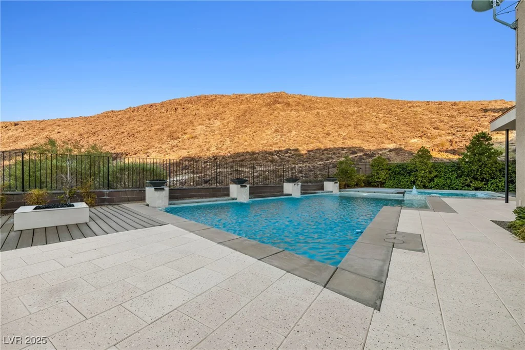 2183 Skyline Heights, Henderson, NV 89052