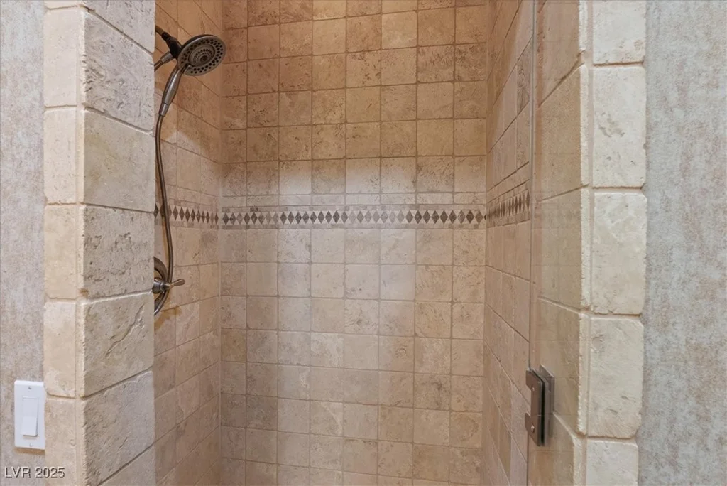 5975 Campbell, Las Vegas, NV 89149