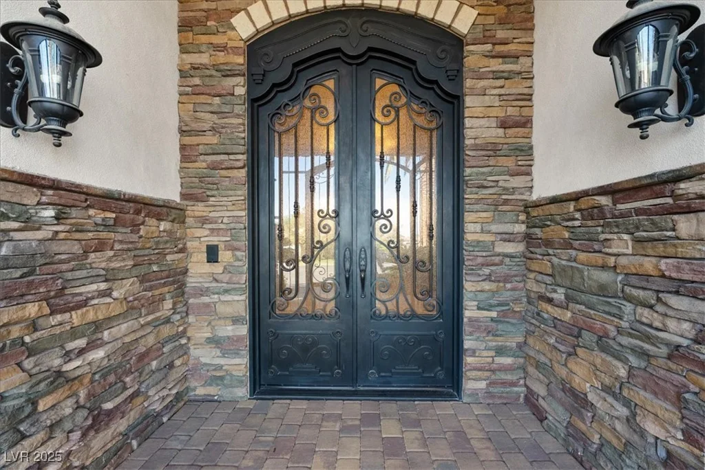 5975 Campbell, Las Vegas, NV 89149