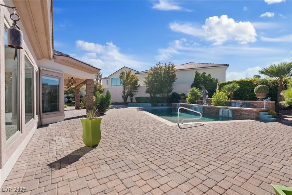 5975 Campbell, Las Vegas, NV 89149