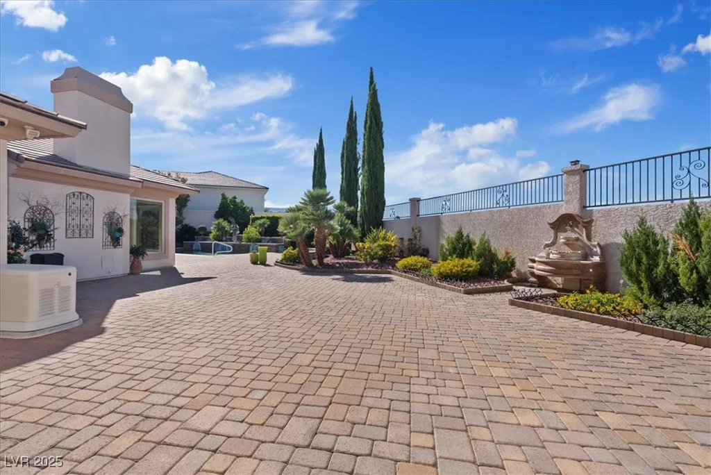 5975 Campbell, Las Vegas, NV 89149