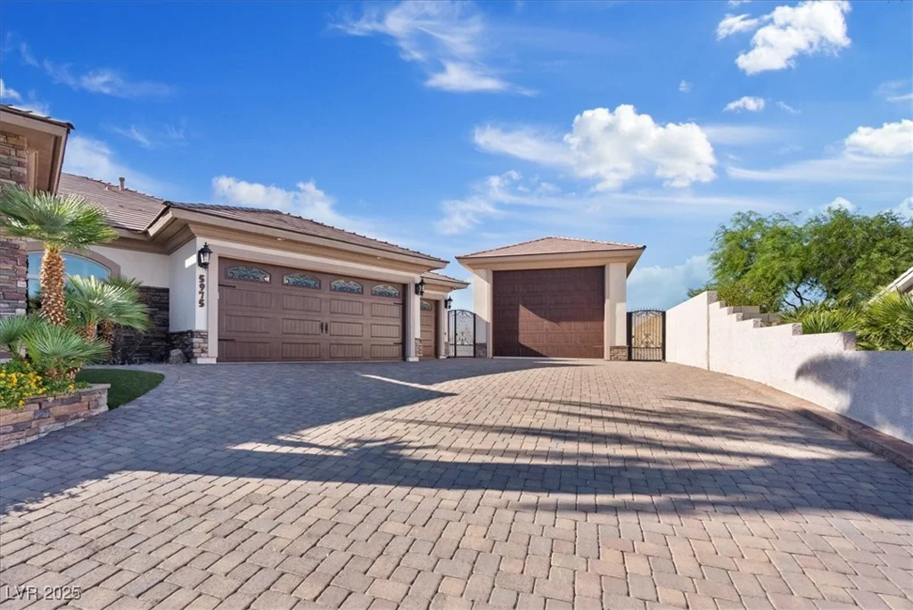 5975 Campbell, Las Vegas, NV 89149