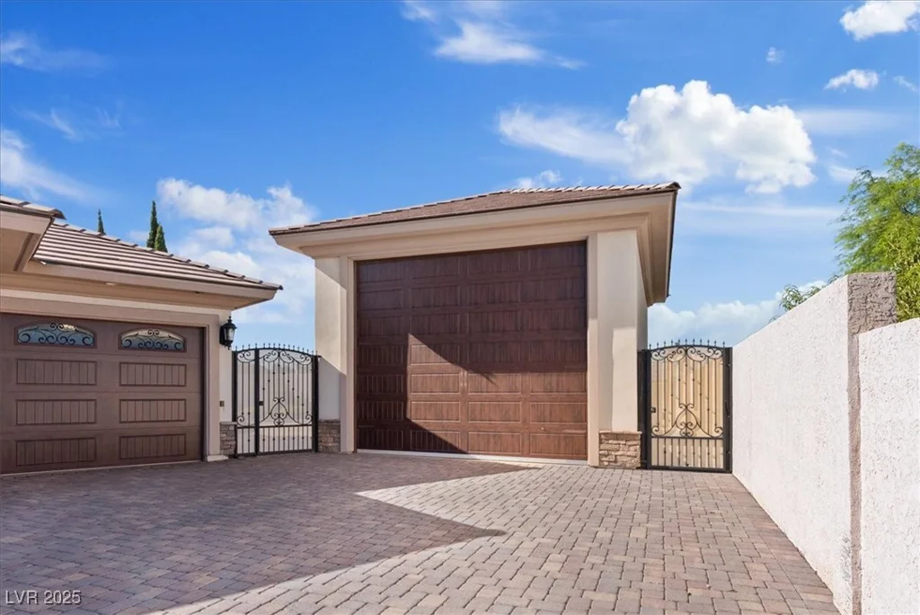 5975 Campbell, Las Vegas, NV 89149