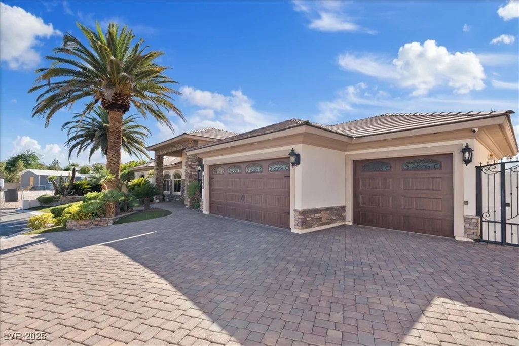 5975 Campbell, Las Vegas, NV 89149