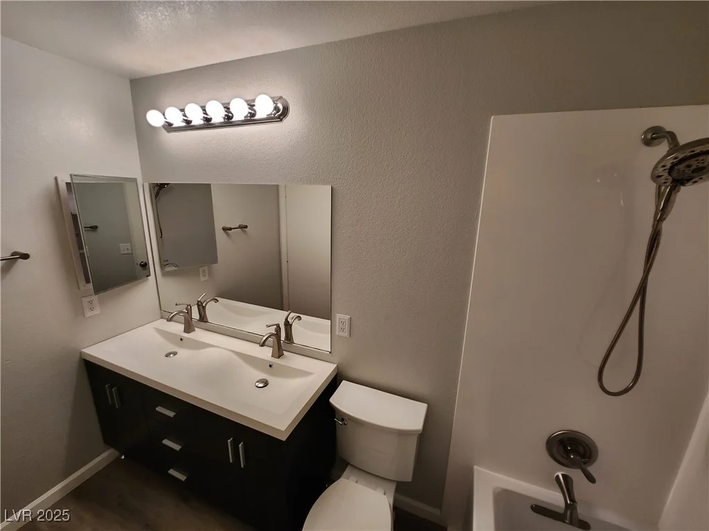 4913 Royal Lake, Las Vegas, NV 89131