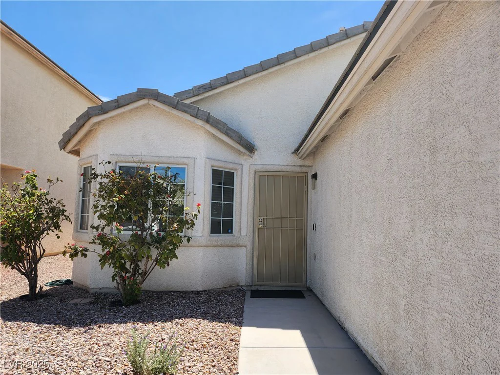 4913 Royal Lake, Las Vegas, NV 89131