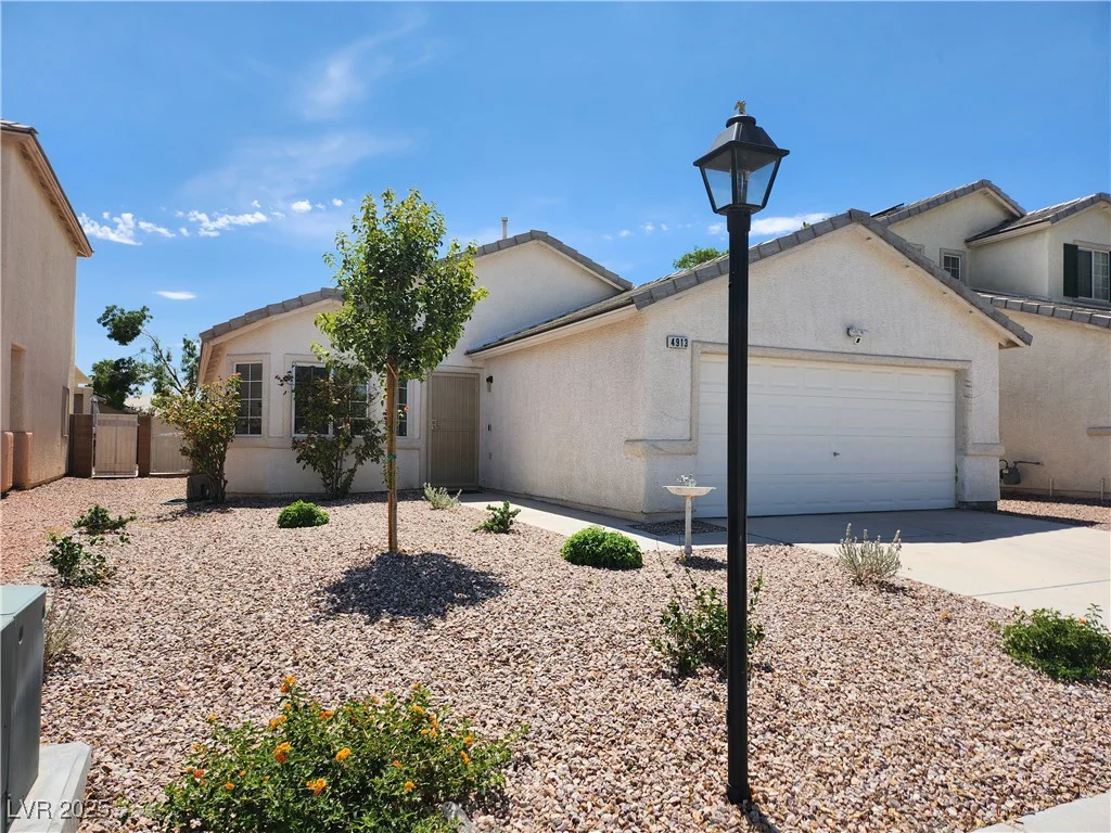 4913 Royal Lake, Las Vegas, NV 89131