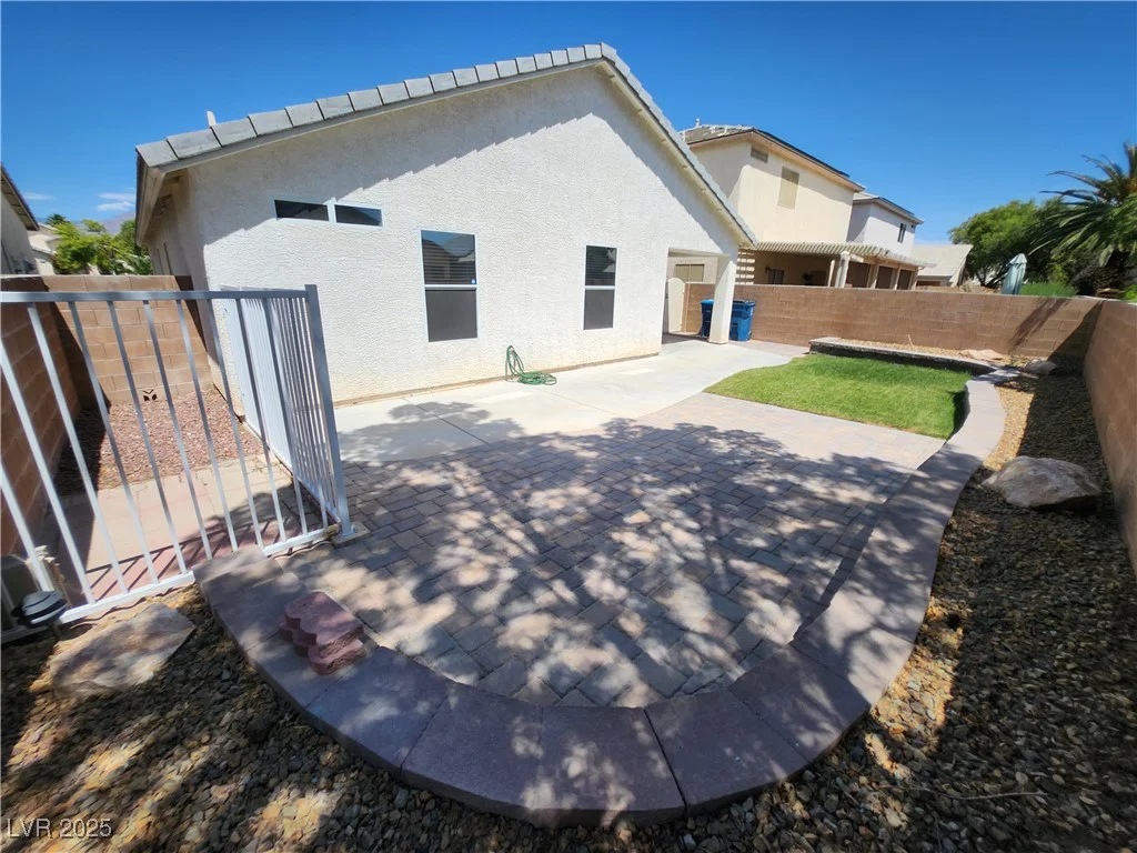 4913 Royal Lake, Las Vegas, NV 89131