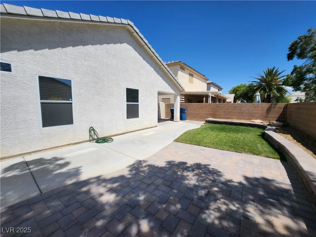 4913 Royal Lake, Las Vegas, NV 89131