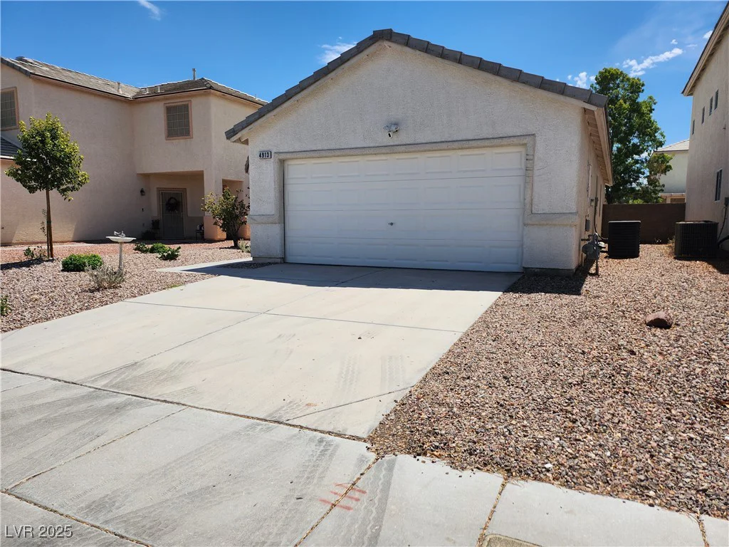 4913 Royal Lake, Las Vegas, NV 89131