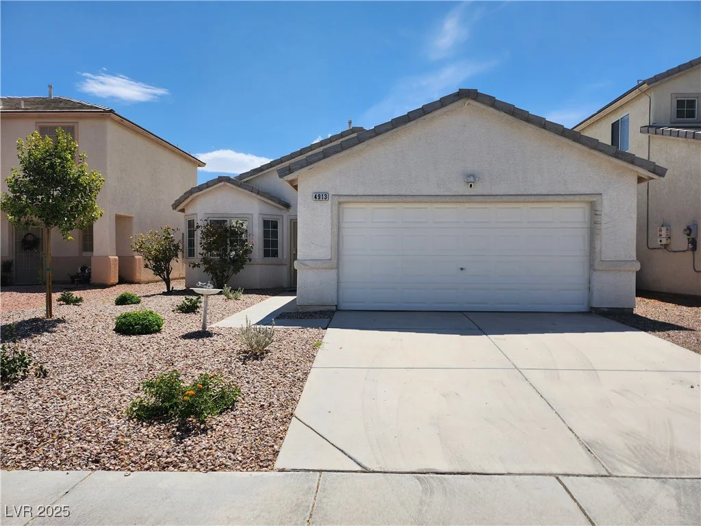 4913 Royal Lake, Las Vegas, NV 89131