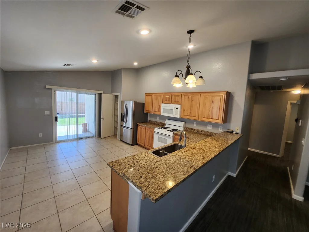 4913 Royal Lake, Las Vegas, NV 89131