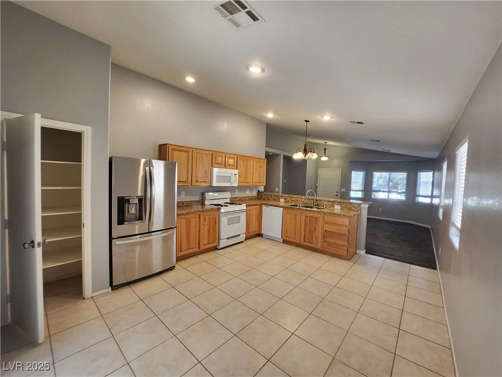 4913 Royal Lake, Las Vegas, NV 89131