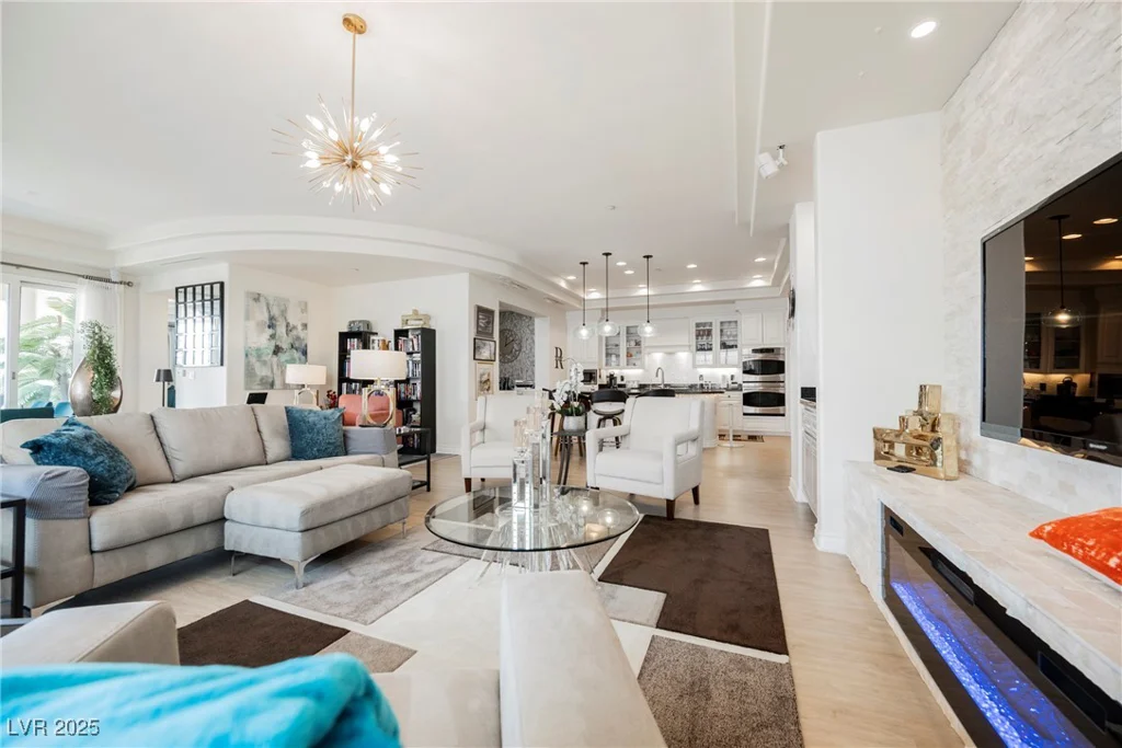 9213 Las Manaitas, Las Vegas, NV 89144
