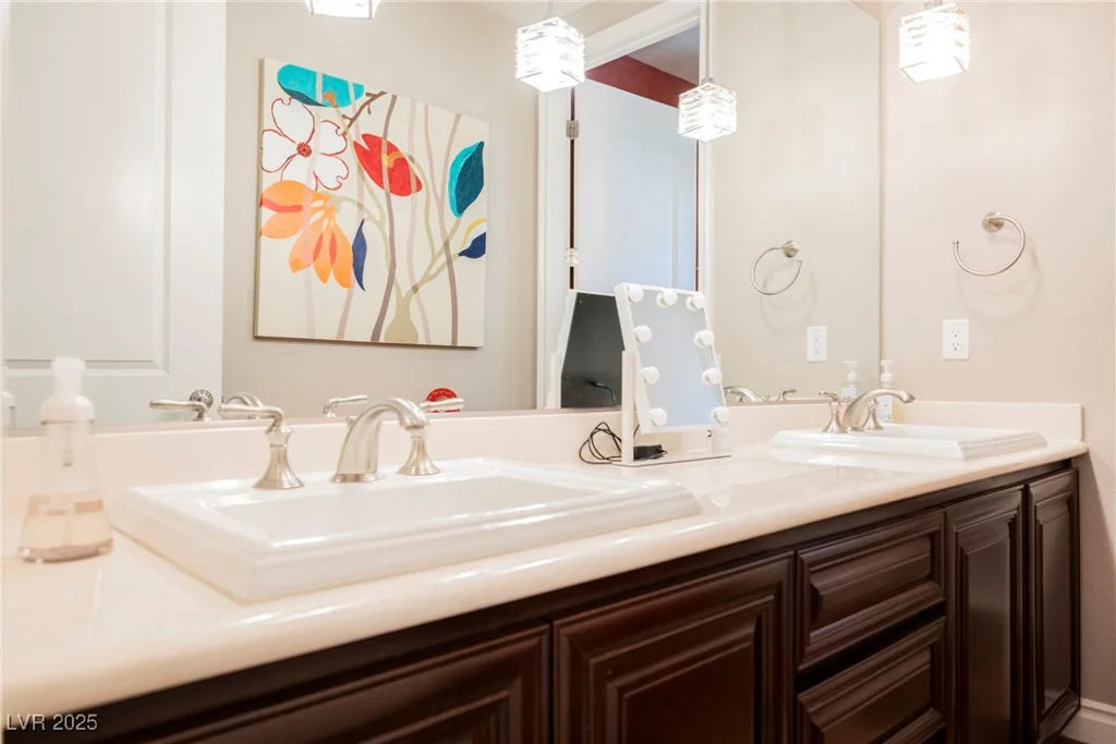 9213 Las Manaitas, Las Vegas, NV 89144