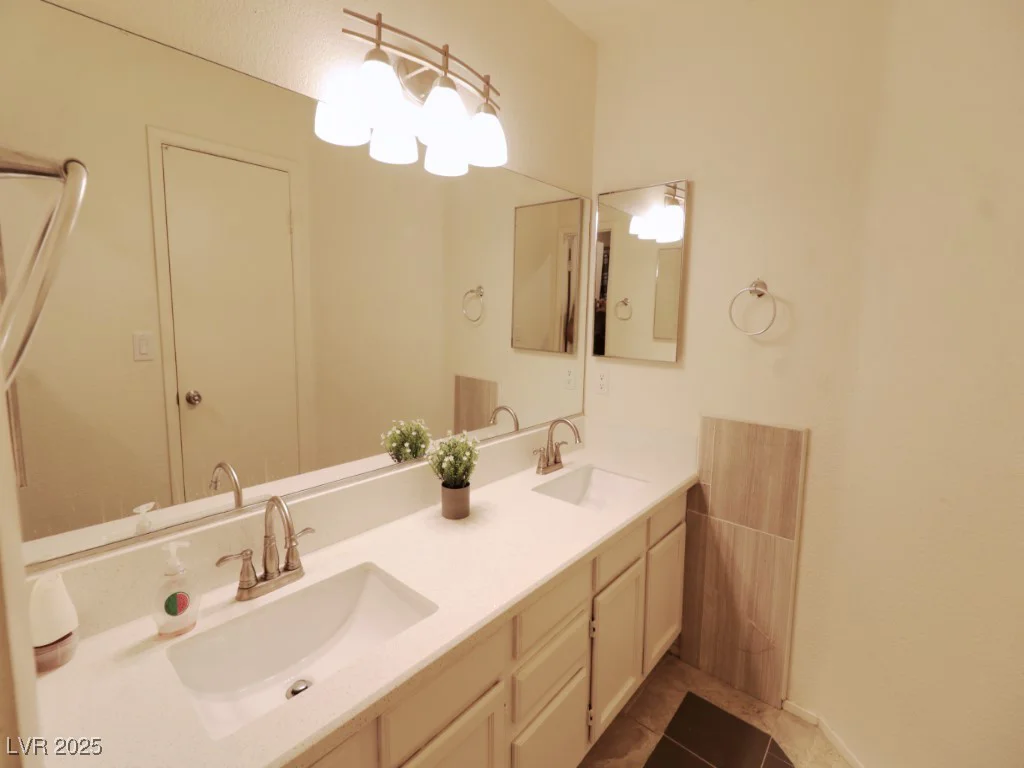 1520 Camarillo, North Las Vegas, NV 89031