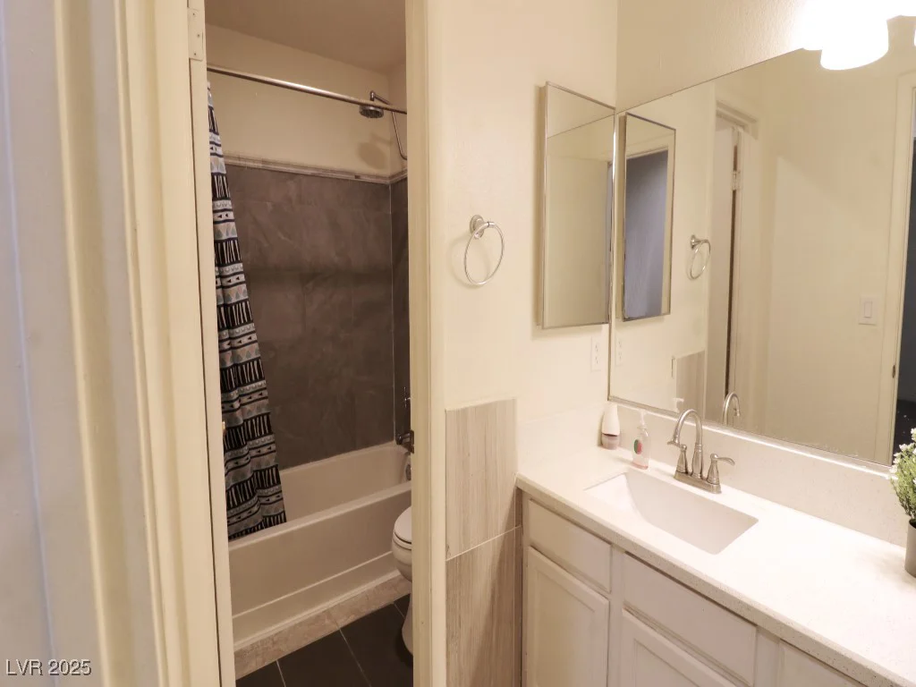 1520 Camarillo, North Las Vegas, NV 89031