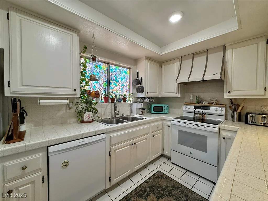 3245 Arville, Las Vegas, NV 89102