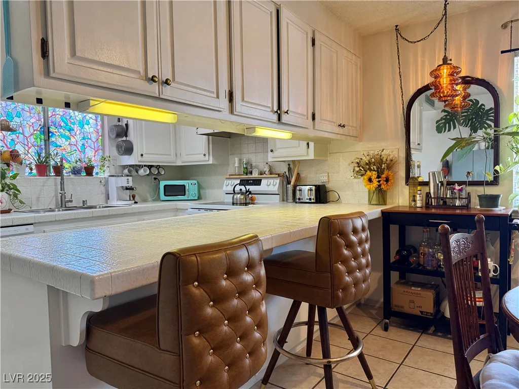 3245 Arville, Las Vegas, NV 89102